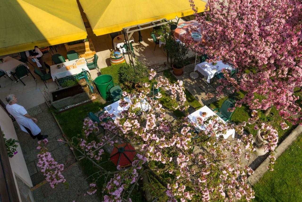 Hotel Landgasthof zur Linde Laaben Exterior foto